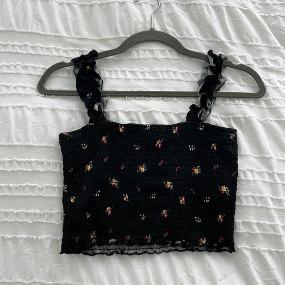 Forever 21 Tops - Ruffled cropped summer top | size S